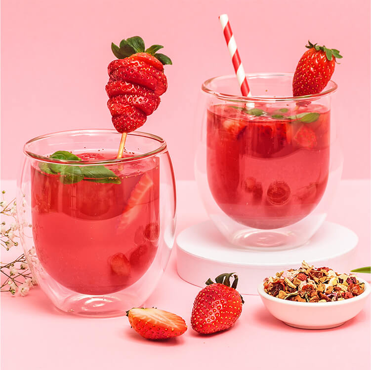 Erdbeer Rhabarber Cocktail mit Strawberry Bliss