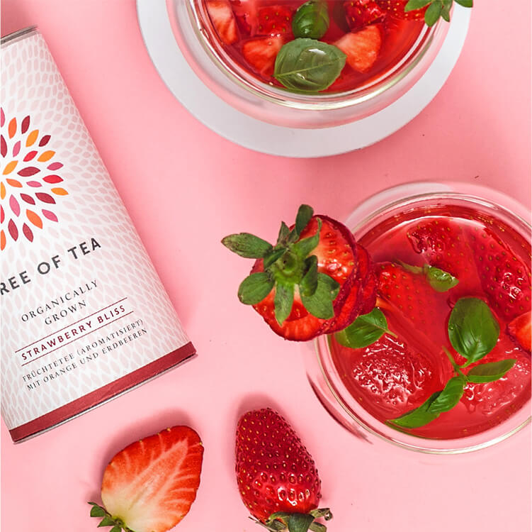 Erdbeer Rhabarber Cocktail mit Strawberry Bliss