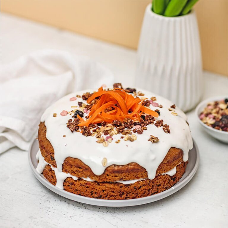Erfahre hier, wie du diesen leckeren Naked Carrot Cake selber backen kannst!