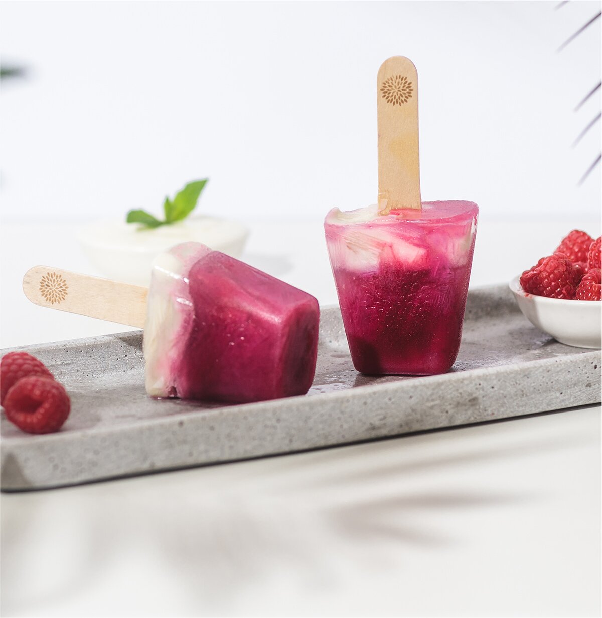 Himbeer Joghurt Eis mit Red Ruby Früchtetee