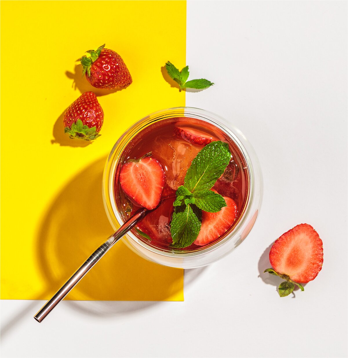 Erdbeer-Minz Eistee mit Garden Blossom Kräutertee